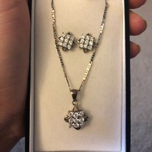 Silver necklace and earring set. Silver 925